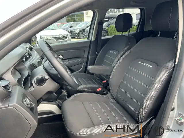 Dacia Duster view 11