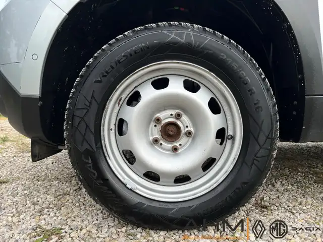 Dacia Duster view 8