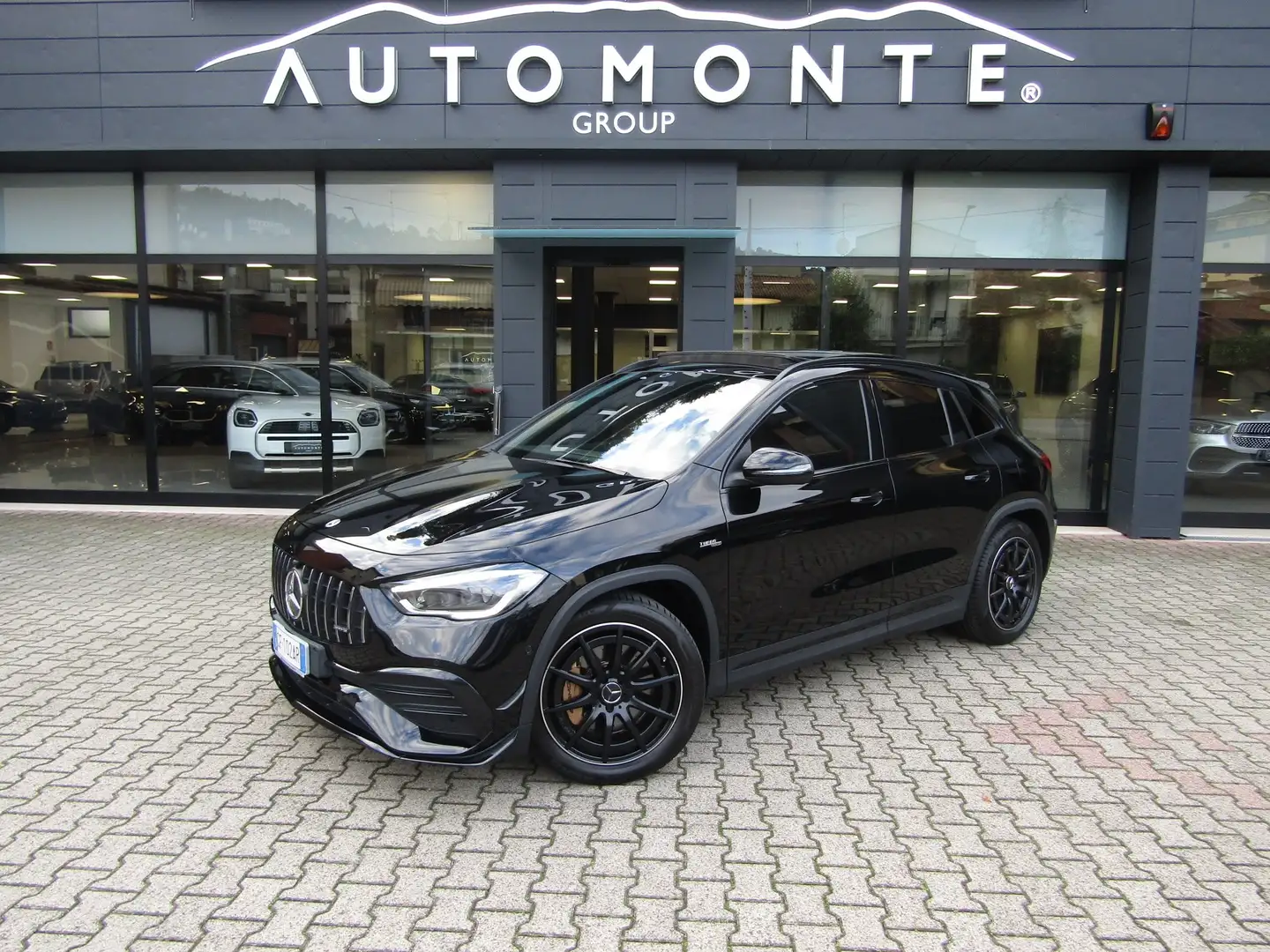 Mercedes-Benz GLA 35 AMG 4 MATIC CAMBIO AUTO,FARI LED,CERCHI 19,CARPLAY Zwart - 1