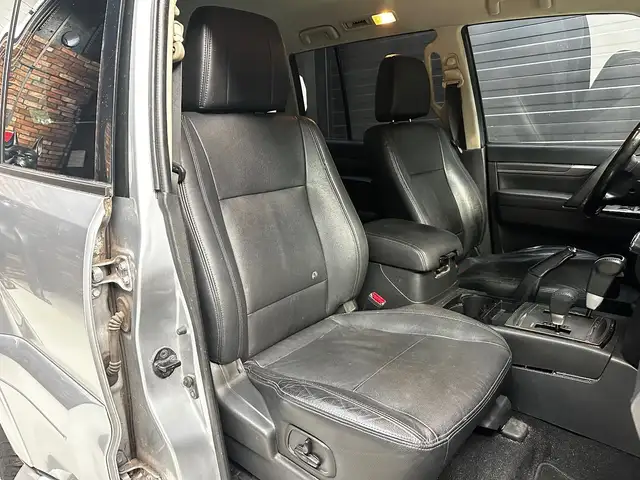 Mitsubishi Pajero view 15