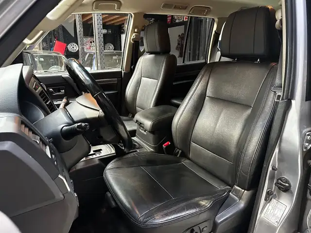 Mitsubishi Pajero view 11