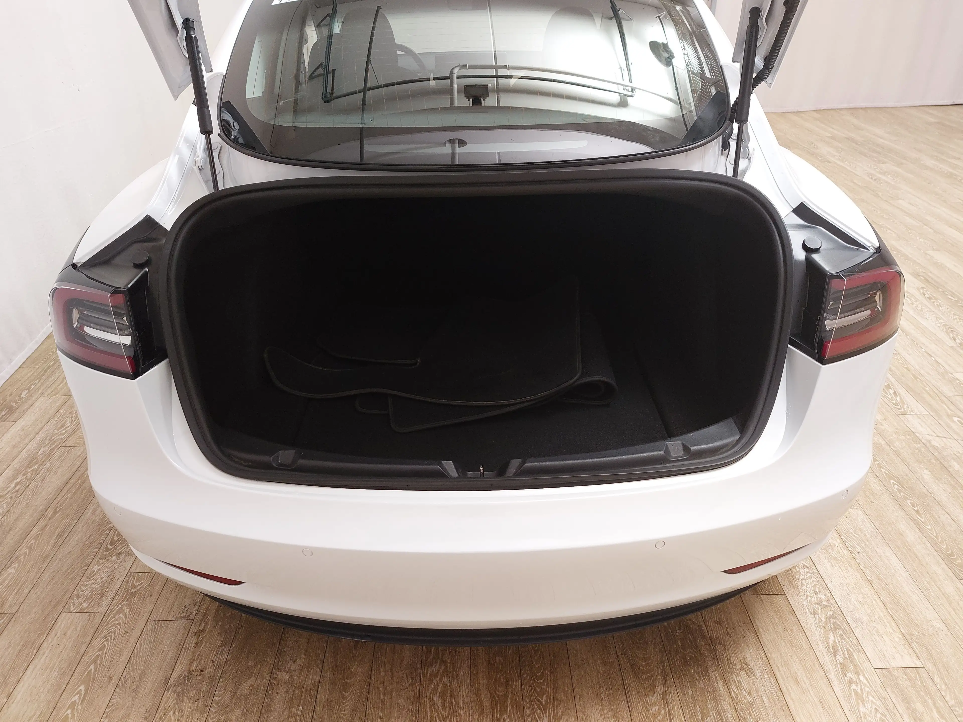 Tesla Model 3 Performance AWD Leder Navi LED Pano RFK — photo 16