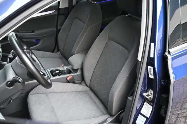 Volkswagen Golf view 4