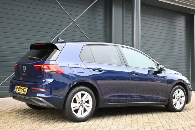 Volkswagen Golf view 2