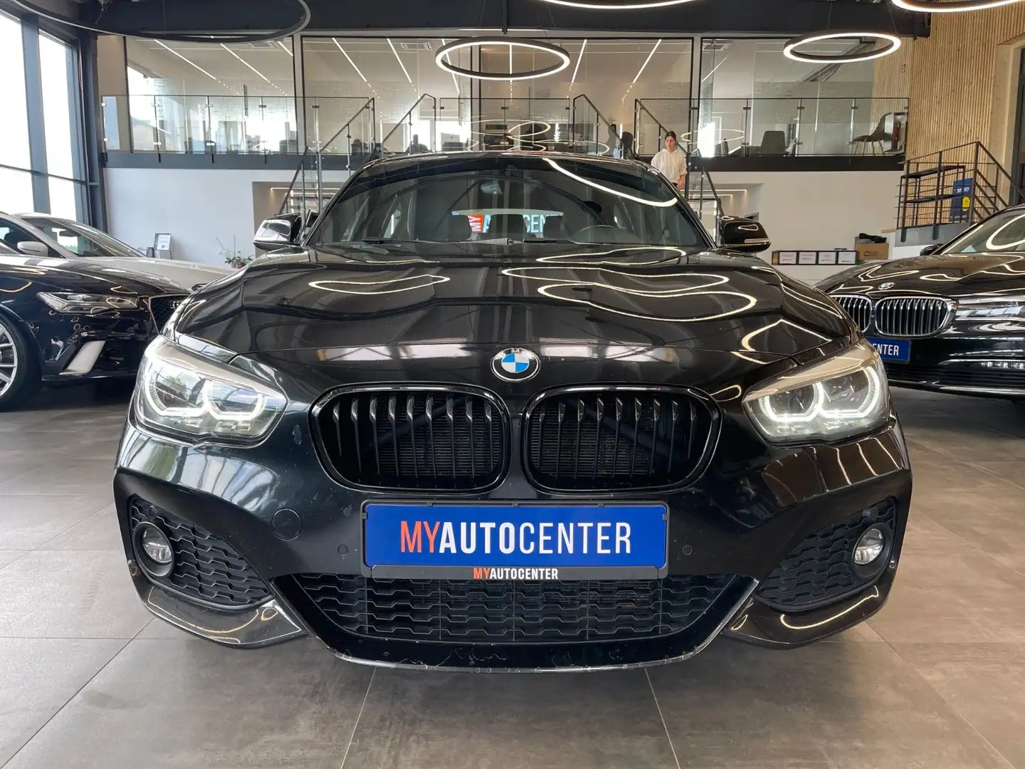 BMW 120 i 5-Türer Aut. Edition M Sport Shadow*LED*NAV Schwarz - 2
