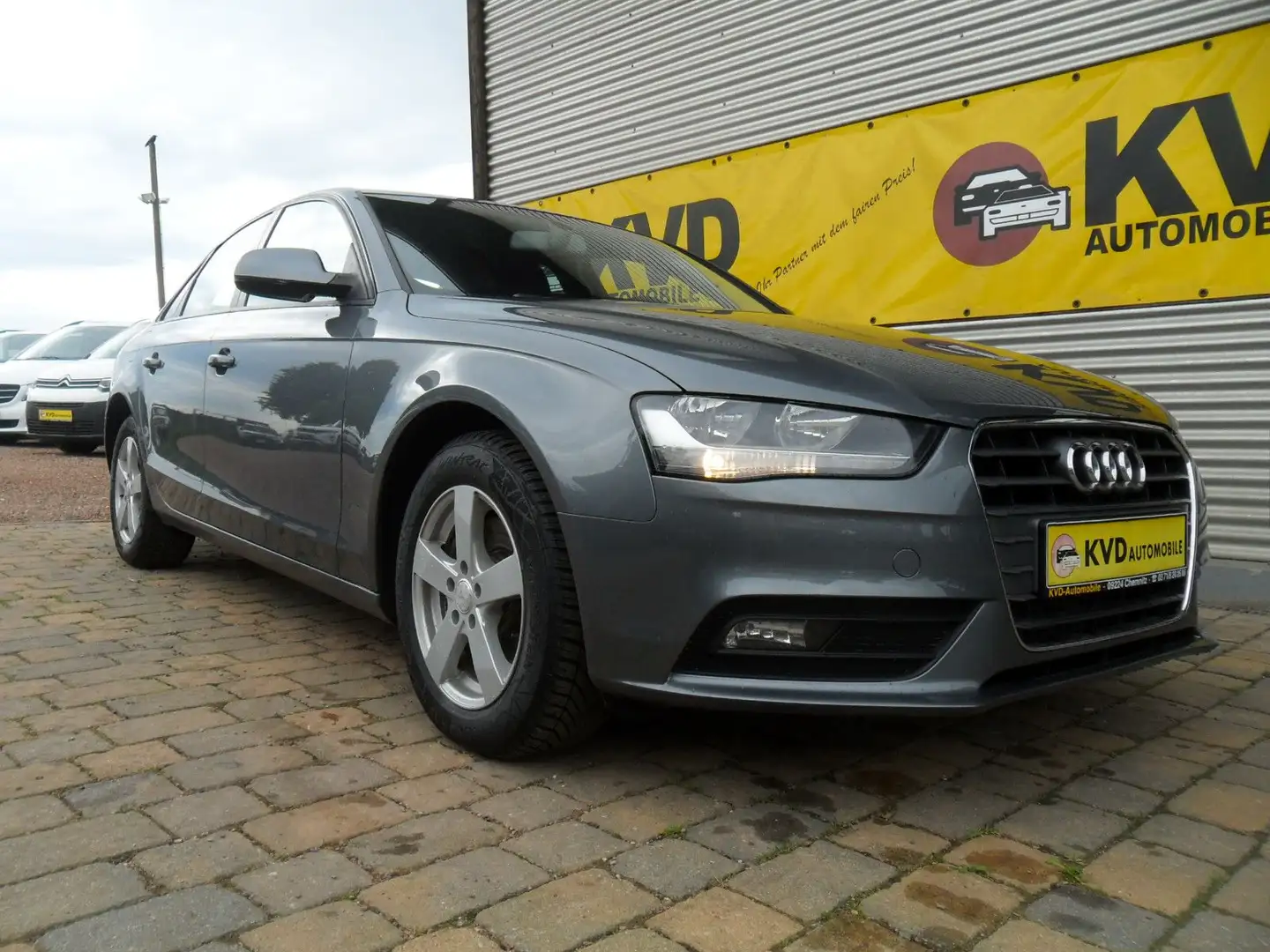 Audi A4 Lim. Attraction Grau - 1
