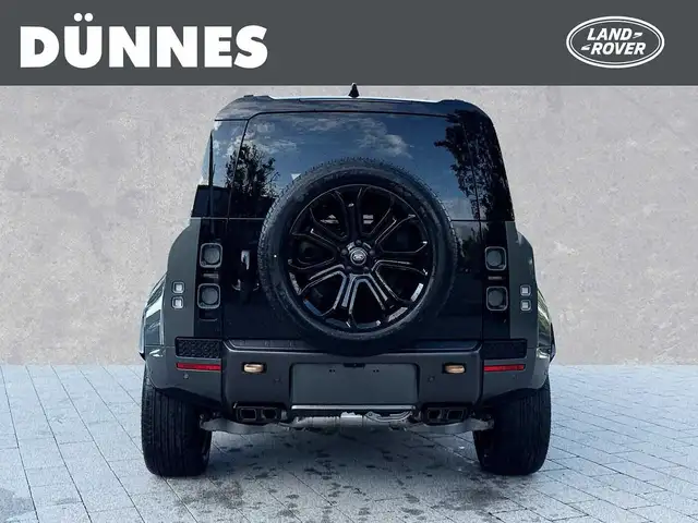 Land Rover Defender 110 view 7