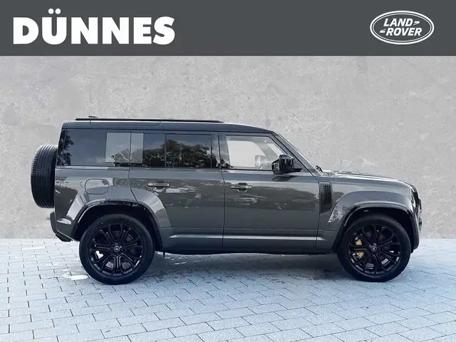 Land Rover Defender 110 view 6