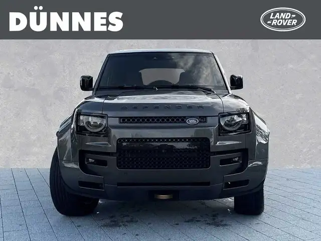 Land Rover Defender 110 view 8