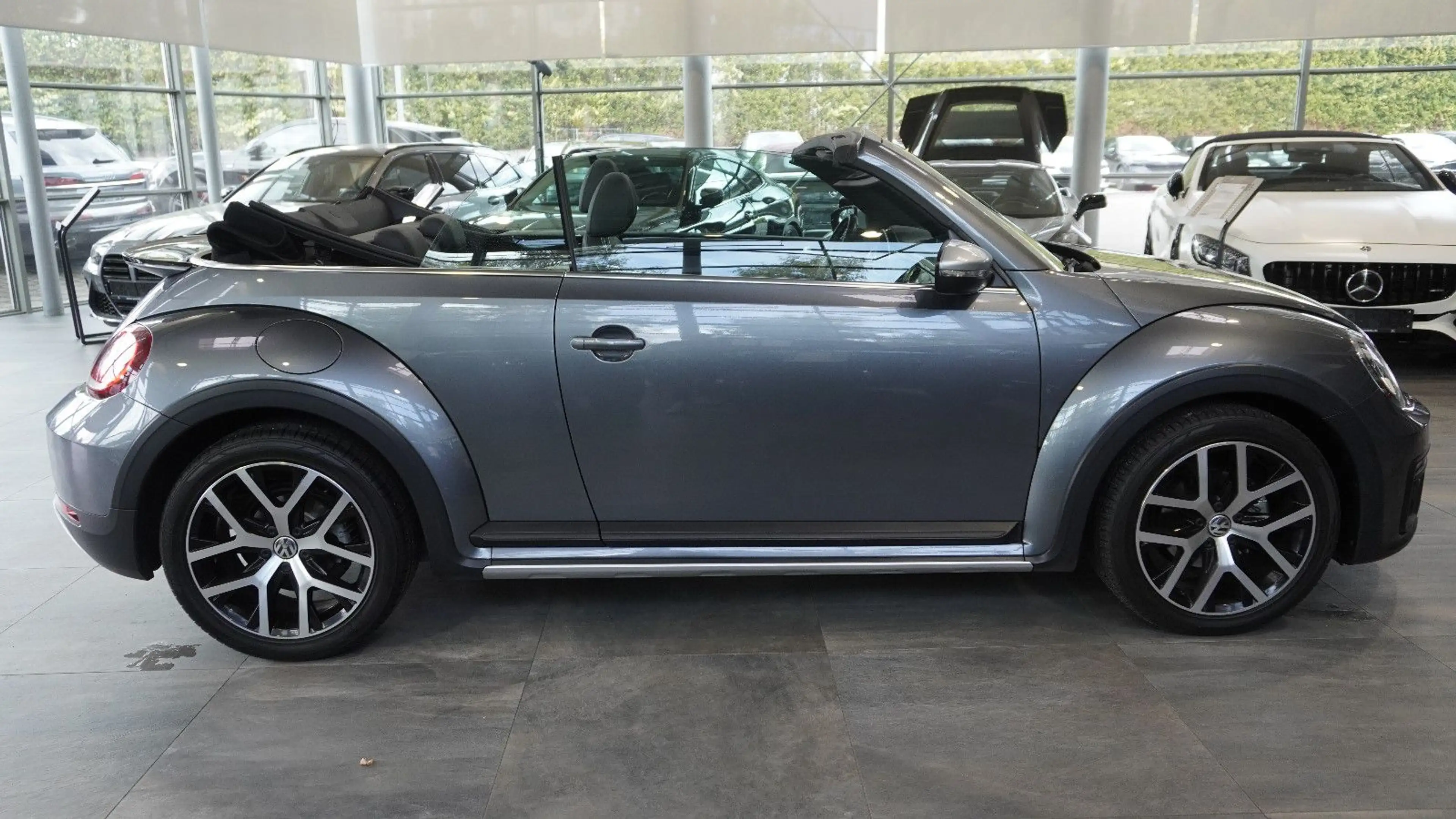 Volkswagen Beetle Cabriolet Dune*Bi-Xenon*Leder*Kam*Rarität — photo 8
