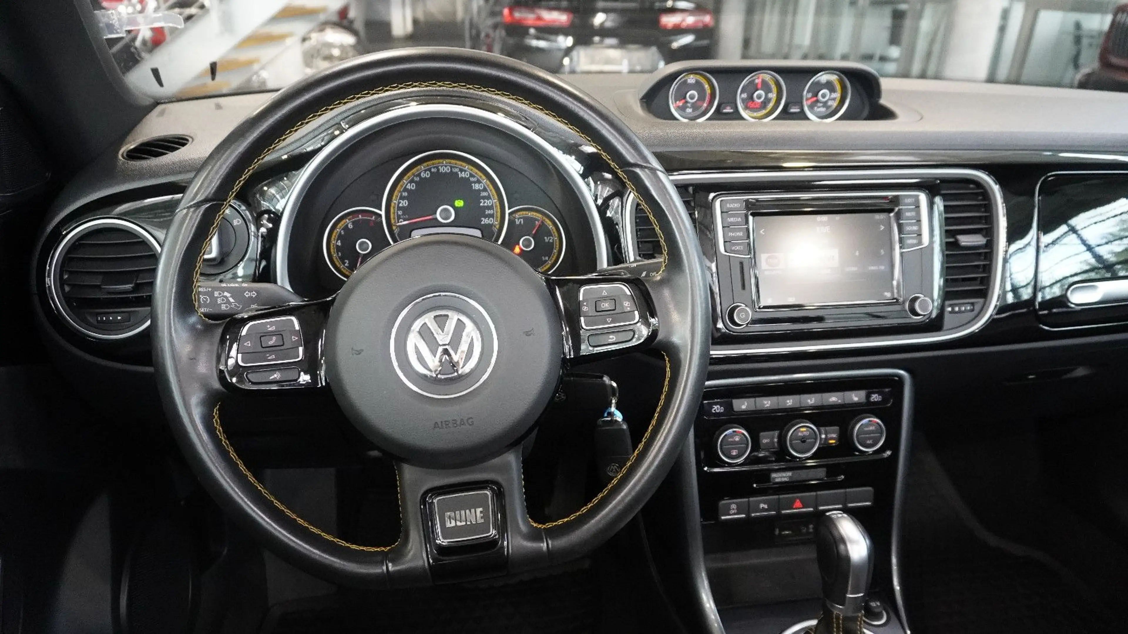 Volkswagen Beetle Cabriolet Dune*Bi-Xenon*Leder*Kam*Rarität — photo 12