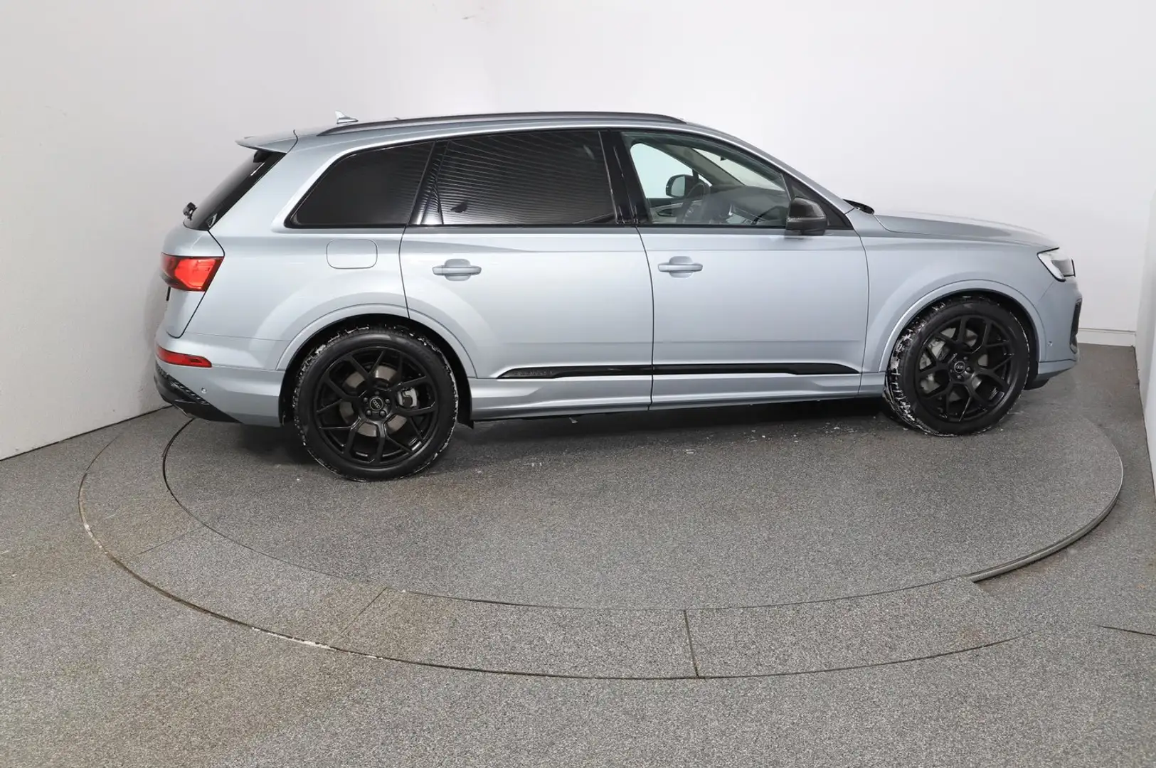 Audi Q7 55 TFSI e quattro S line 290 kW Silber - 2
