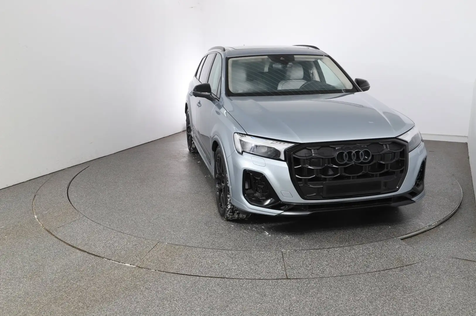 Audi Q7 55 TFSI e quattro S line 290 kW Silber - 2