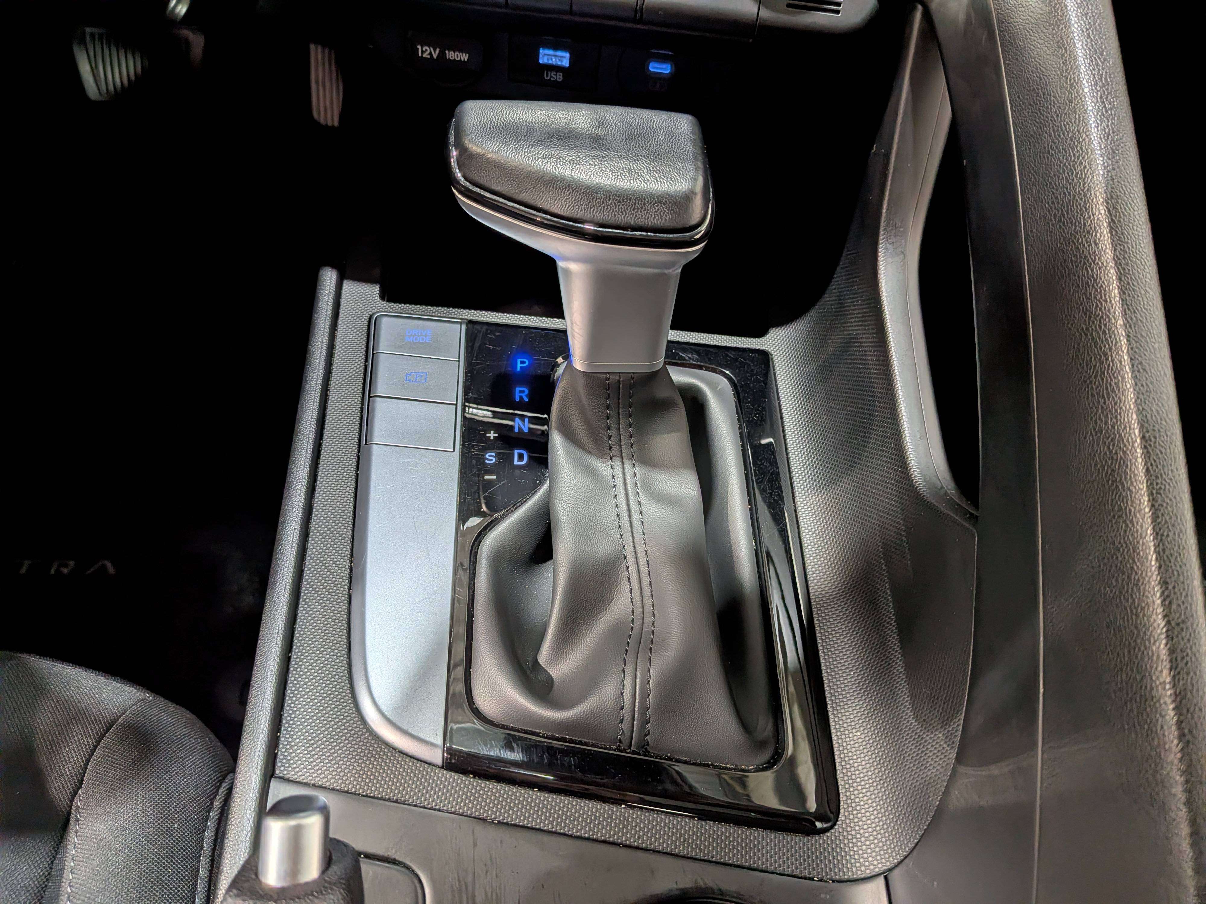 Hyundai Elantra 2025