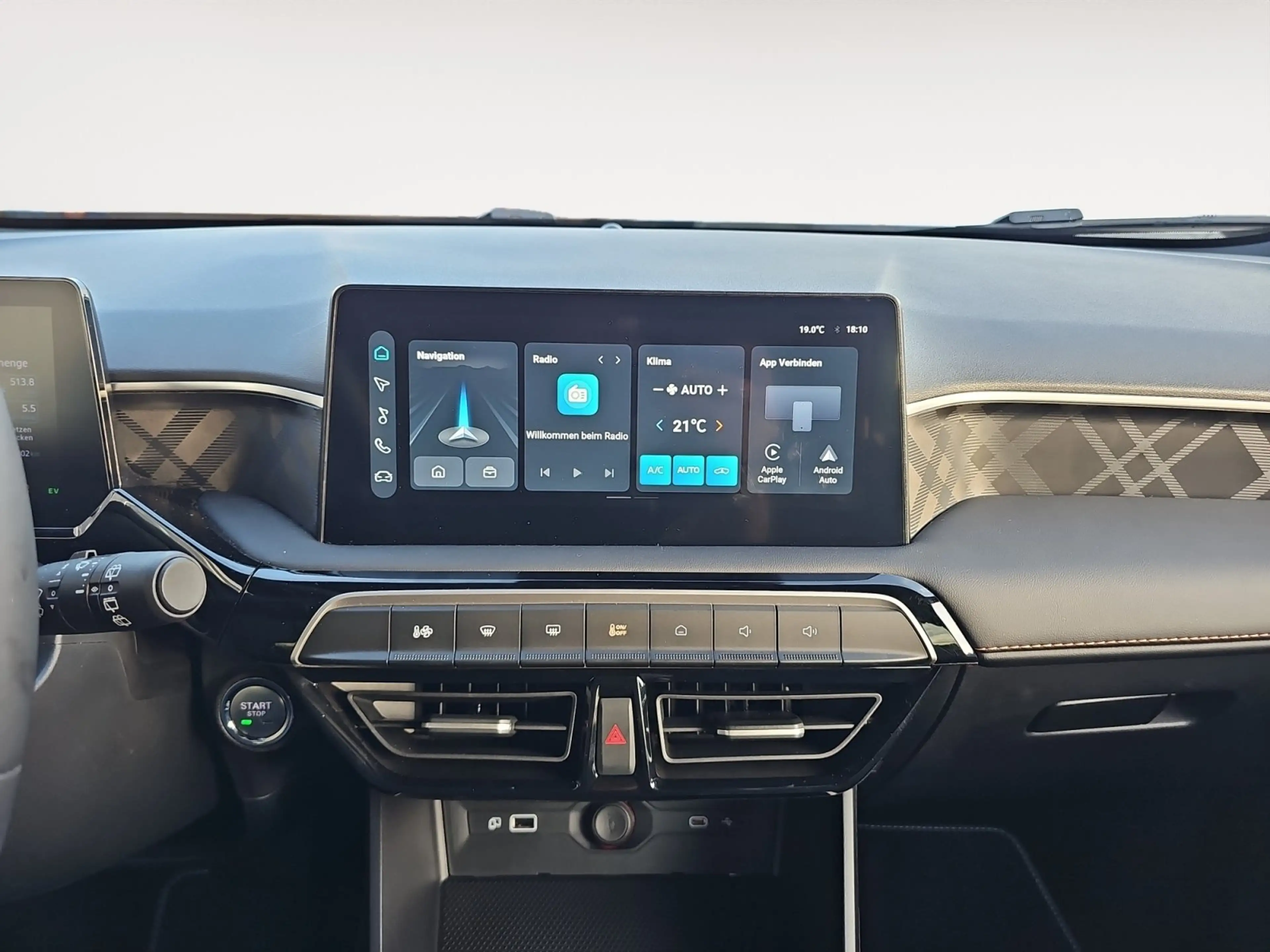 MG MG3 3 1.5 Hybrid+ Luxury 360 ACC AUT Fernlichtass. — photo 13