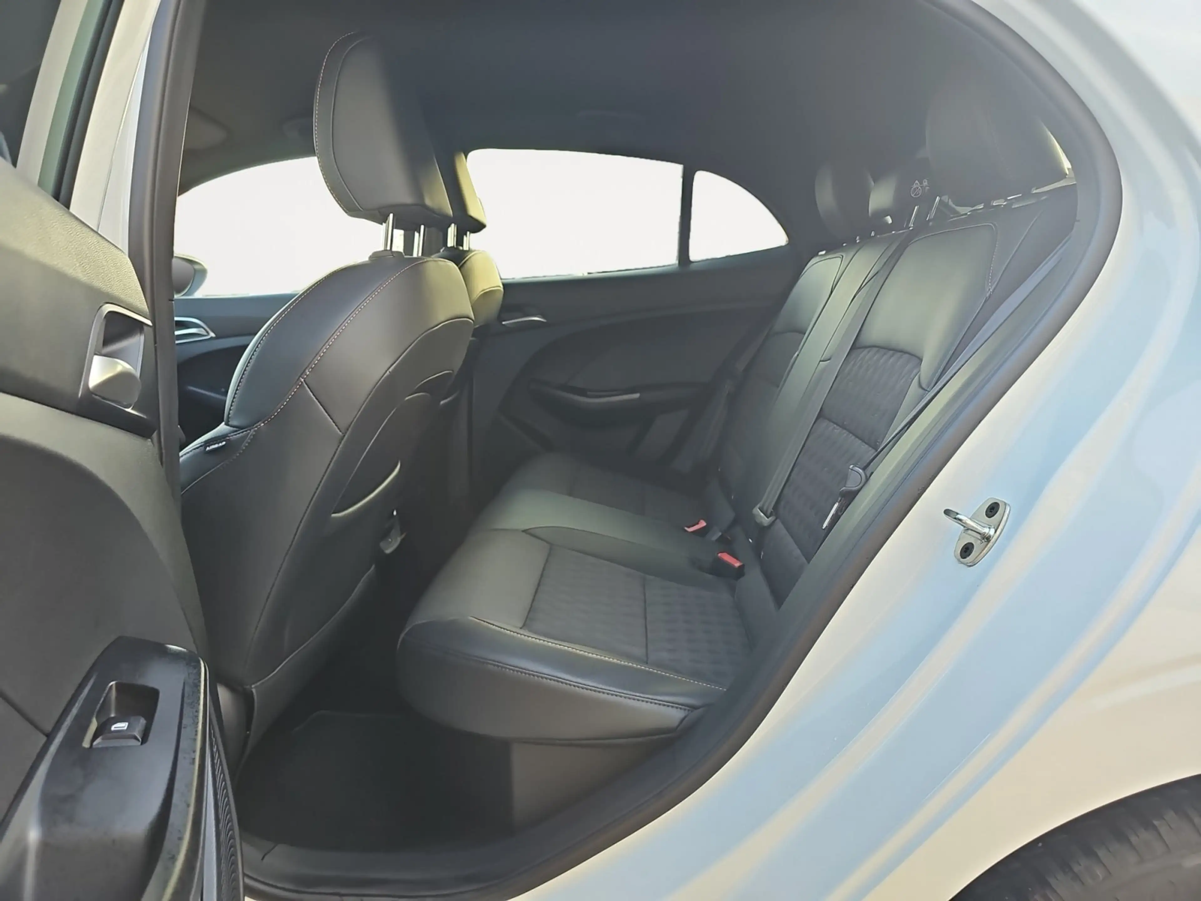 MG MG3 3 1.5 Hybrid+ Luxury 360 ACC AUT Fernlichtass. — photo 8