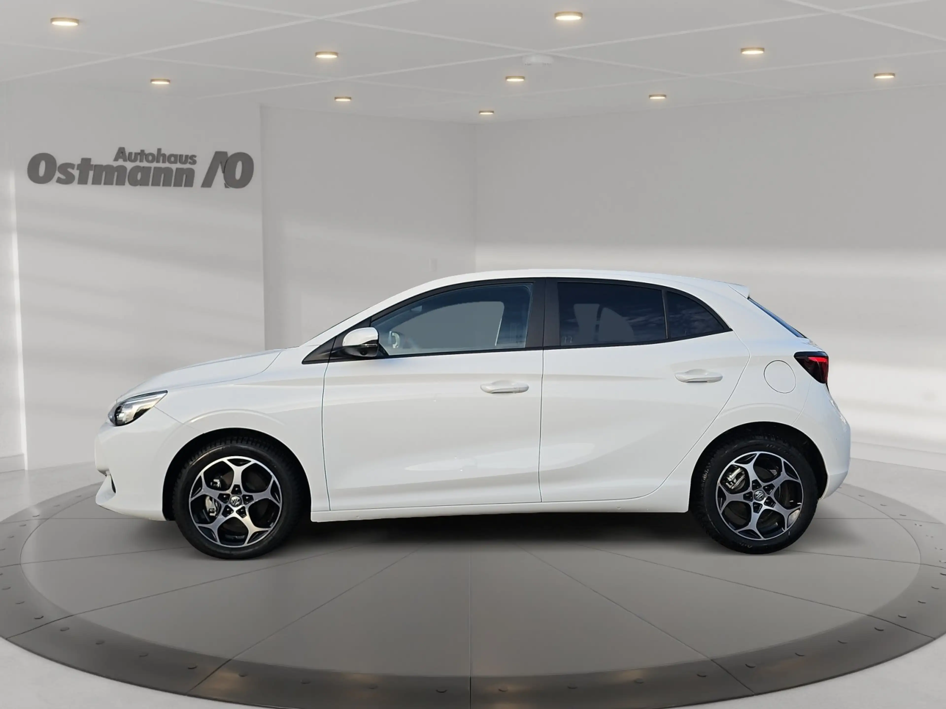 MG MG3 3 1.5 Hybrid+ Luxury 360 ACC AUT Fernlichtass. — photo 2