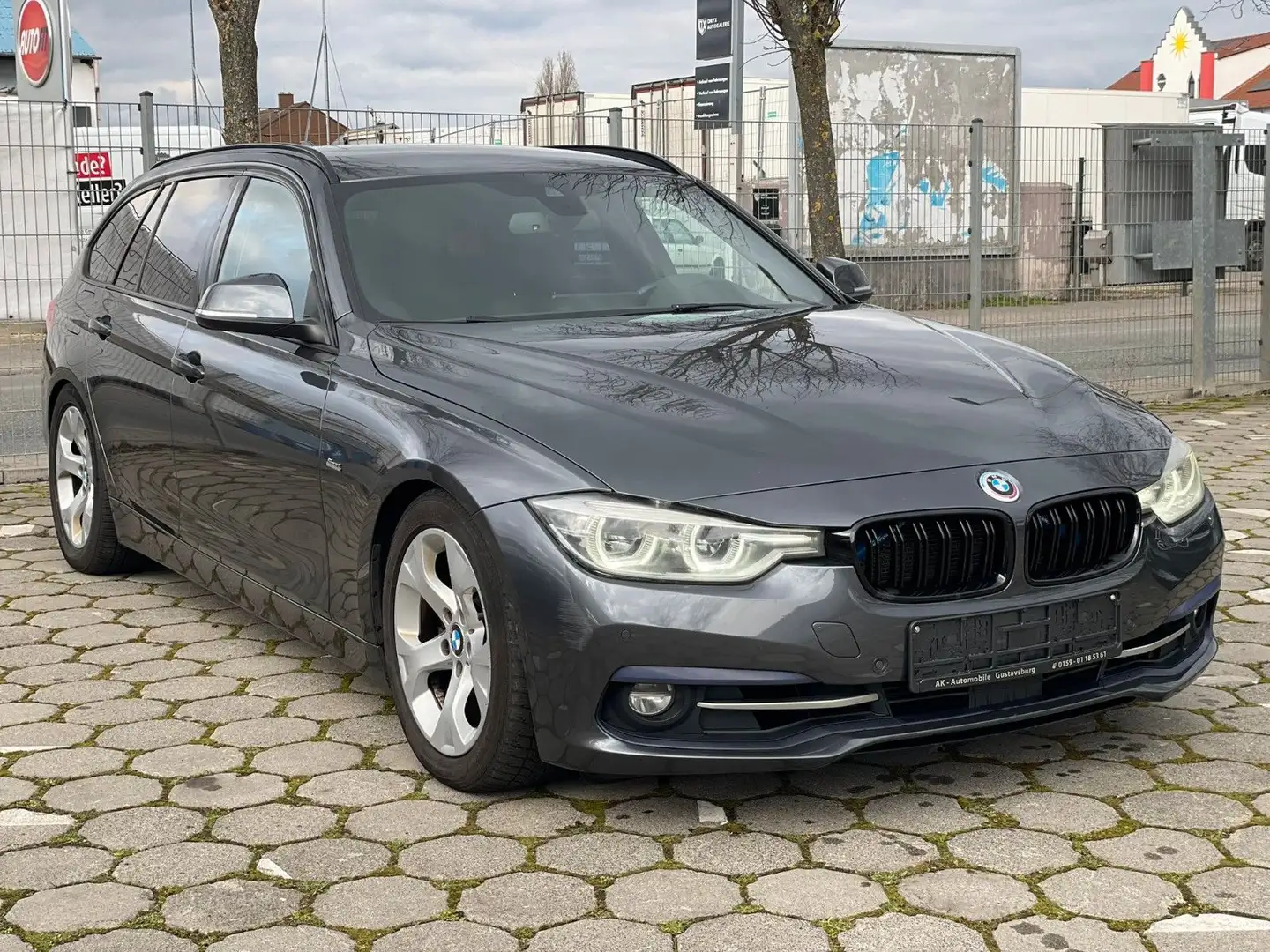 BMW 330 d *Sport Line LED Navi Leder NBT Head up* Grau - 2