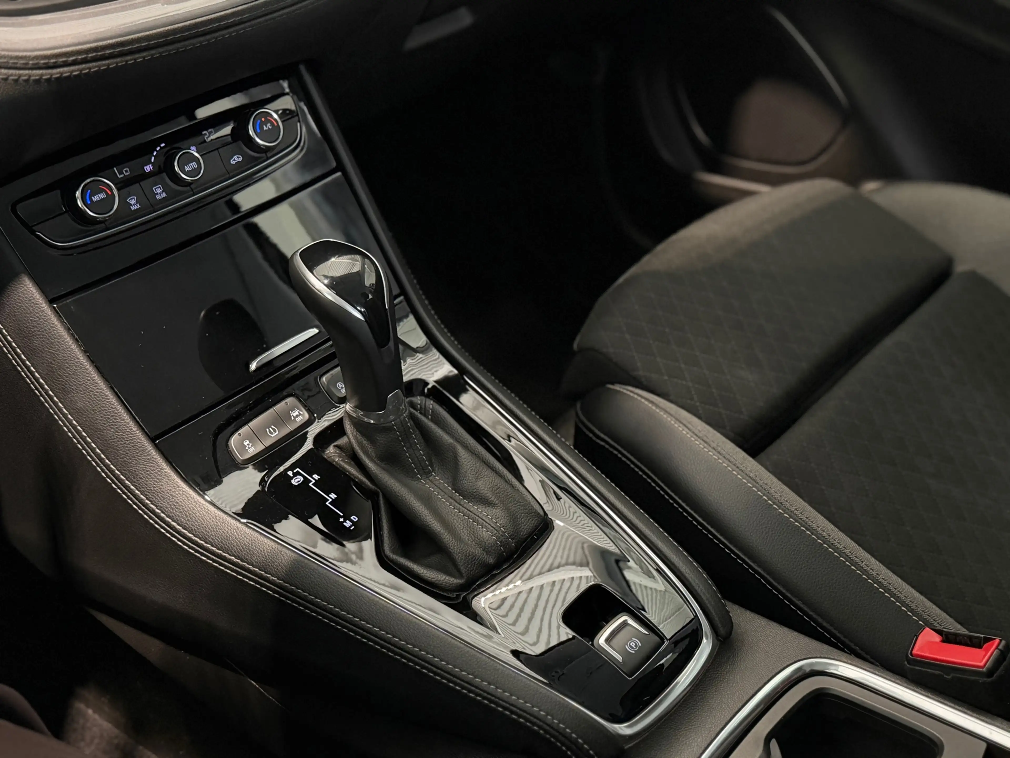 Opel Grandland X 1.2 Turbo Innovation Cam - KeyLess - Elek. Koffer — photo 3