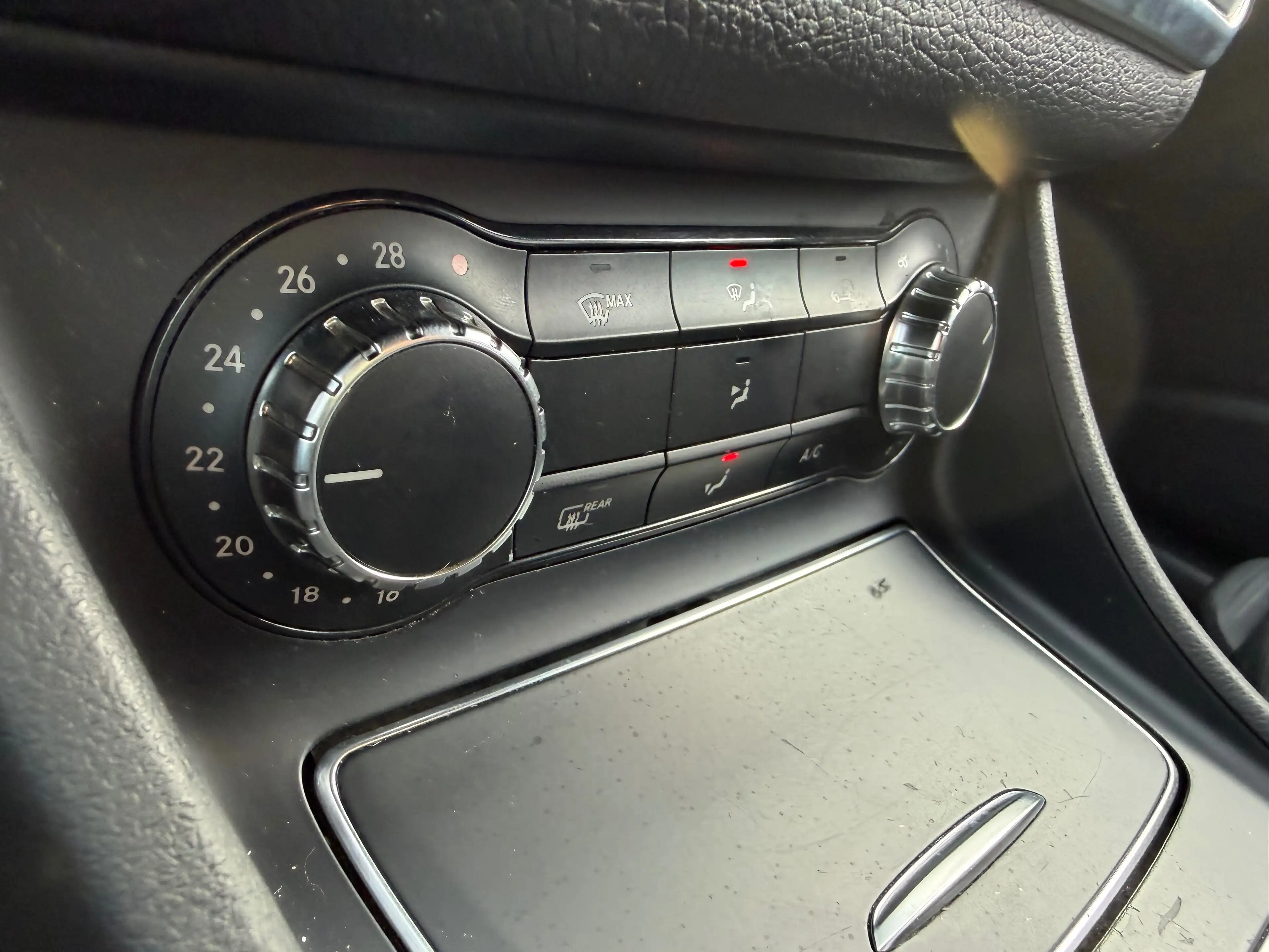 Mercedes-Benz CLA 180 d - FULL LED - Facelift - Toit Pano — photo 10