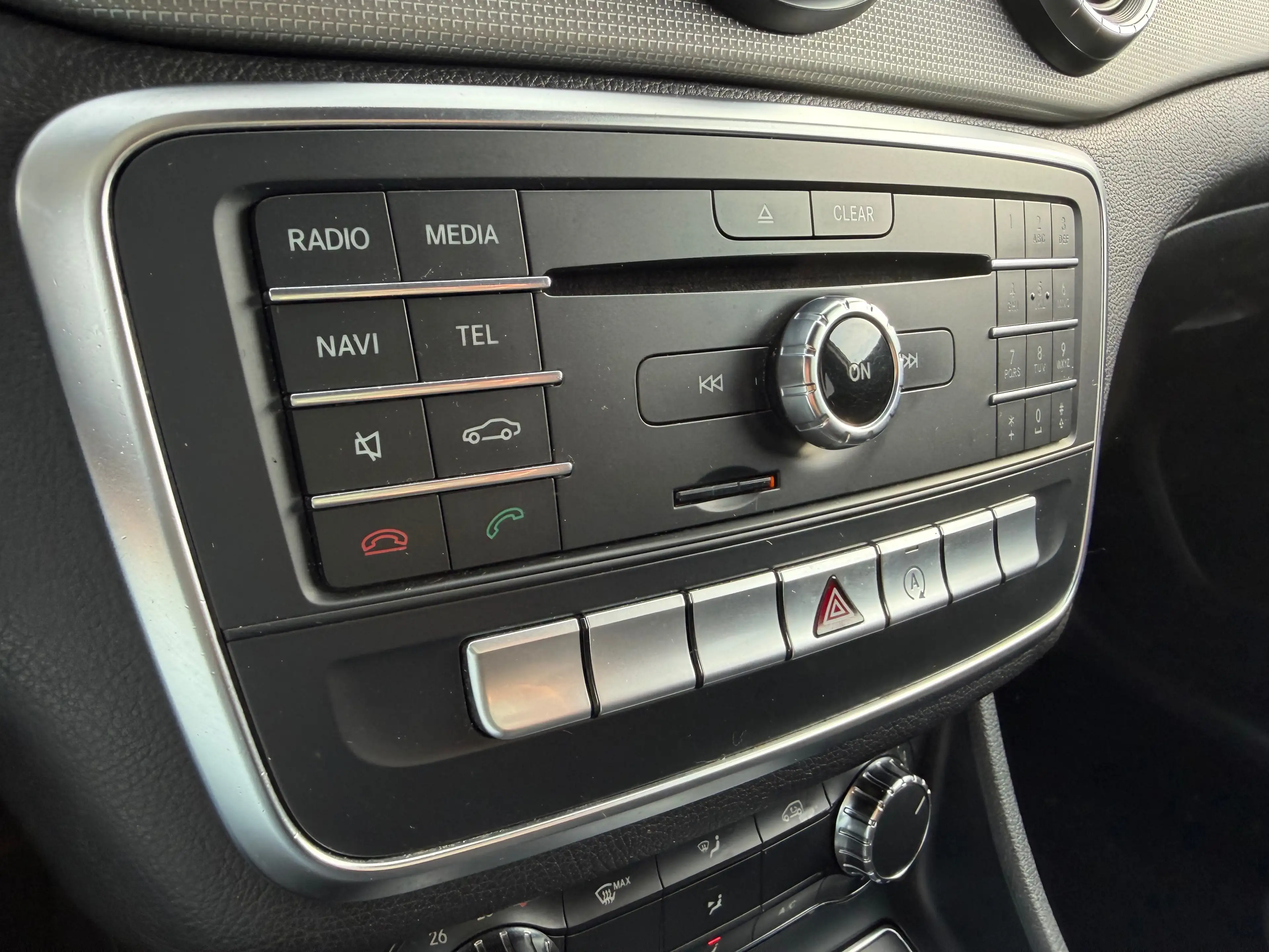 Mercedes-Benz CLA 180 d - FULL LED - Facelift - Toit Pano — photo 11
