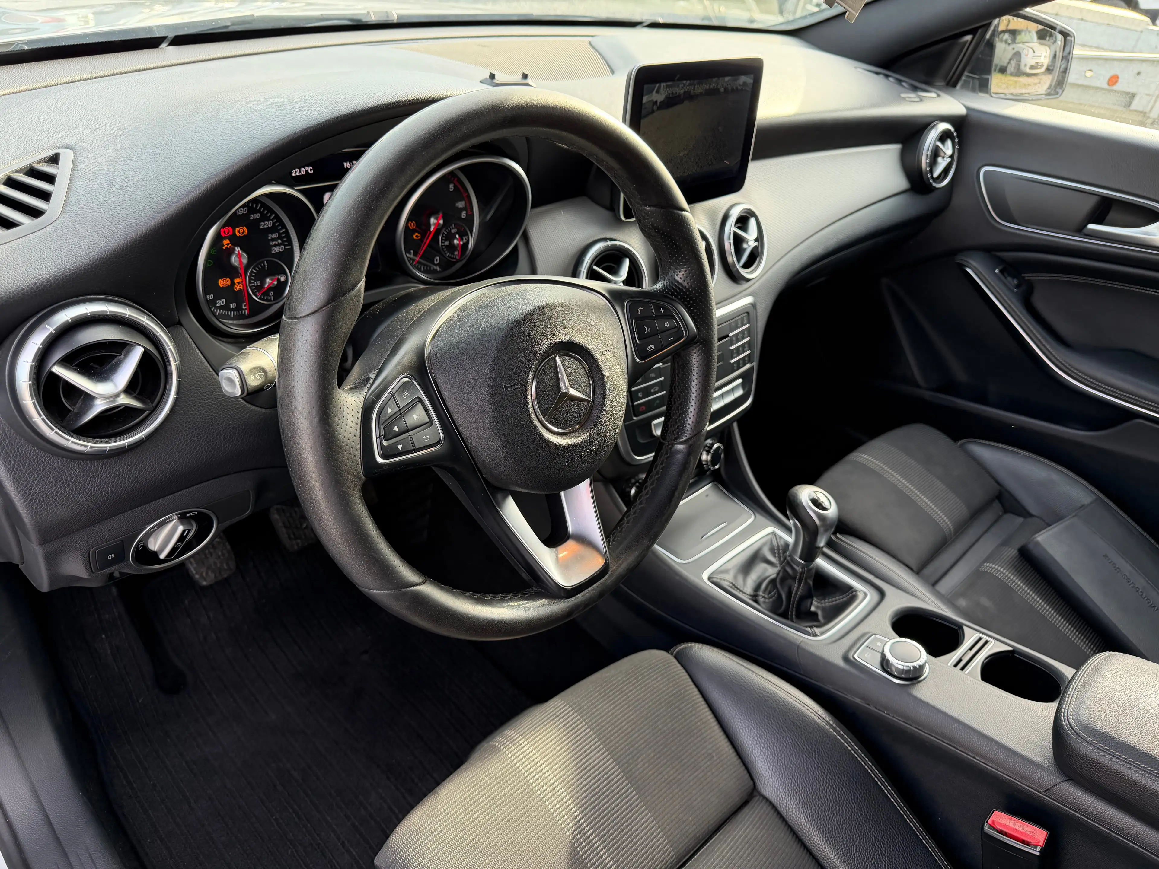 Mercedes-Benz CLA 180 d - FULL LED - Facelift - Toit Pano — photo 5