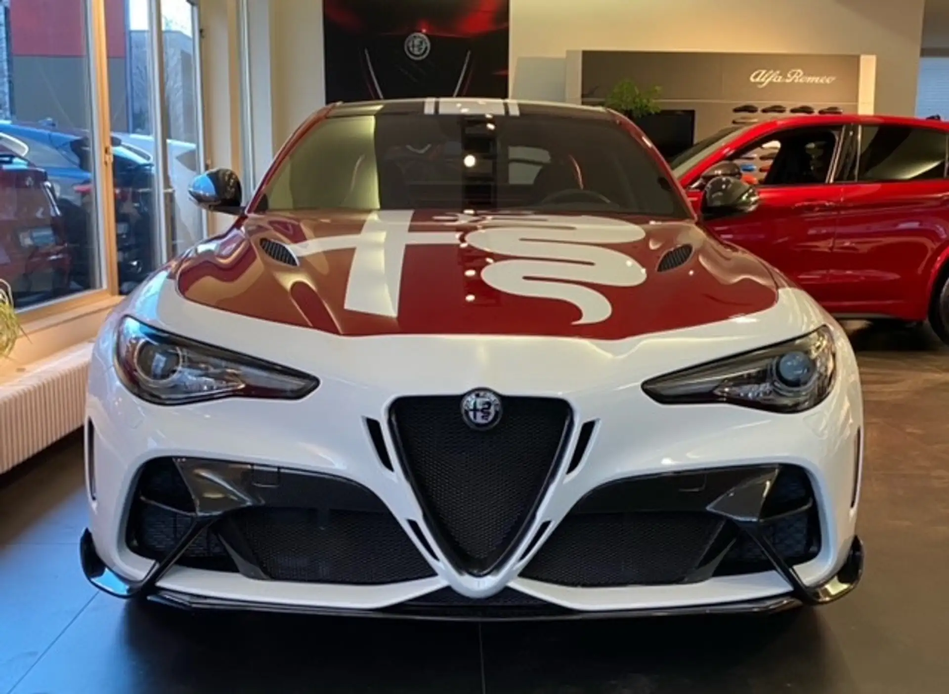 알파 로메오 줄리아 2.0 Turbo 16V 2023 빨강 사진 3