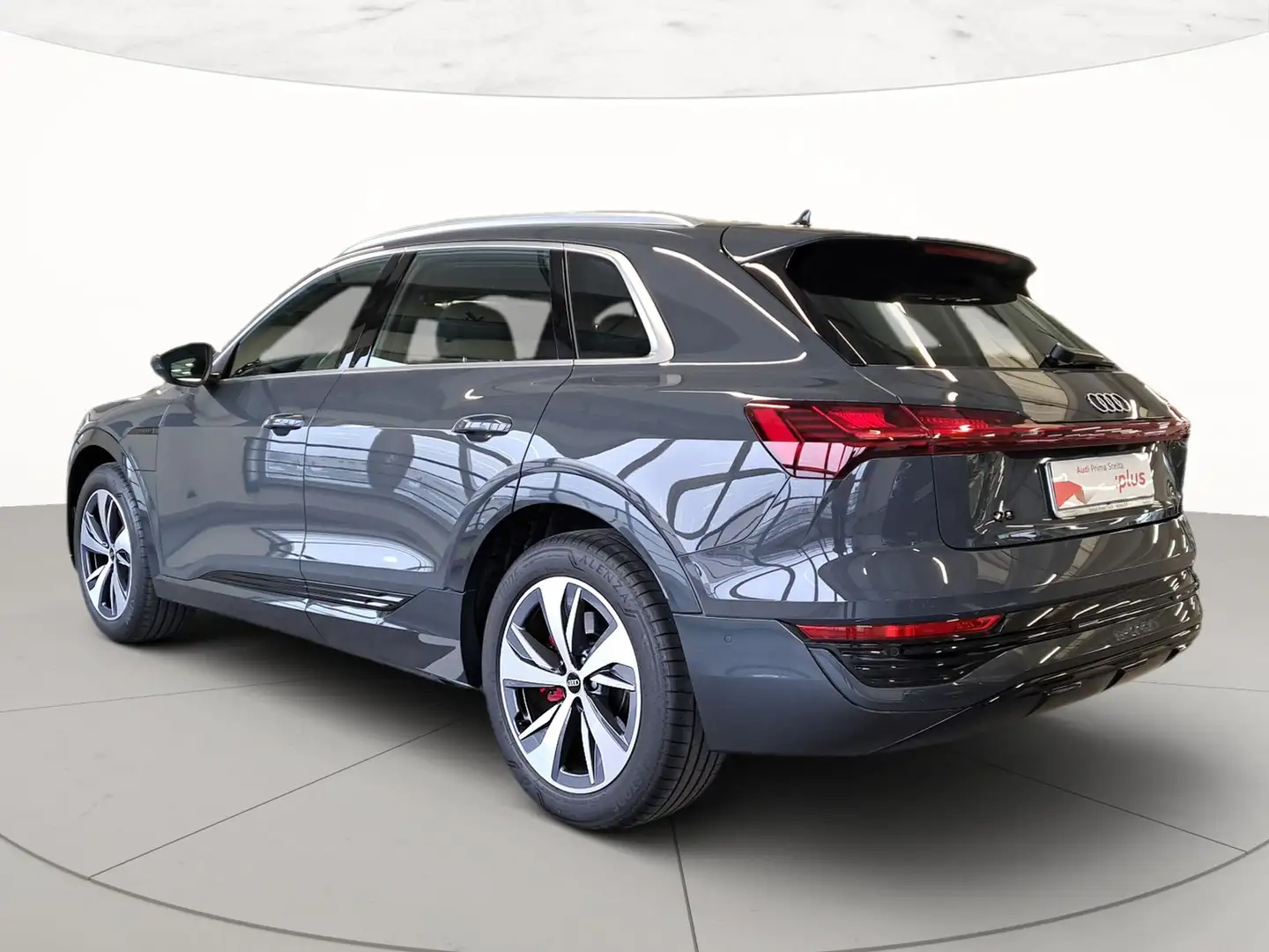 Audi Q8 e-tron 50 quattro Šedá - 2