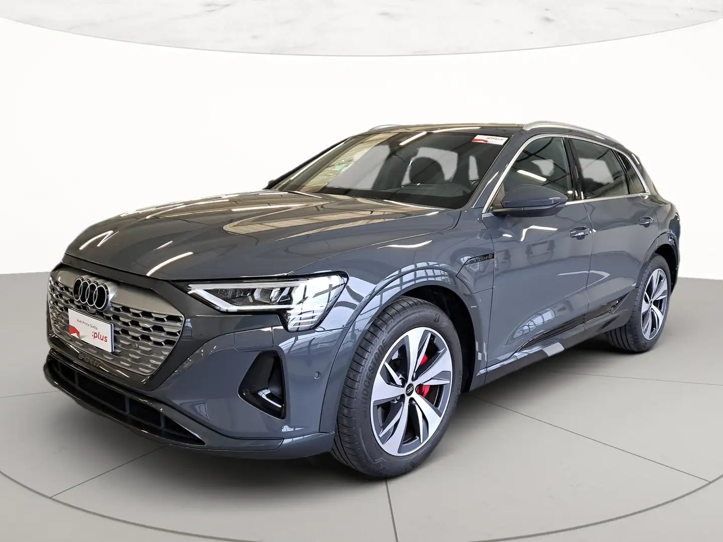 Audi Q8 e-tron 50 quattro Šedá - 1