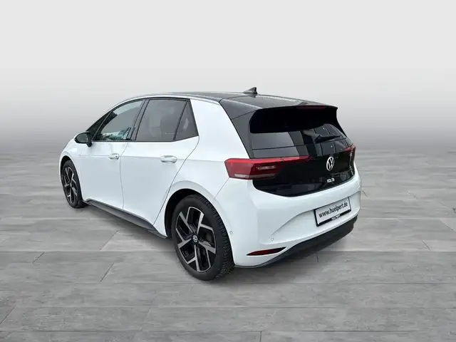 Volkswagen ID.3 view 5