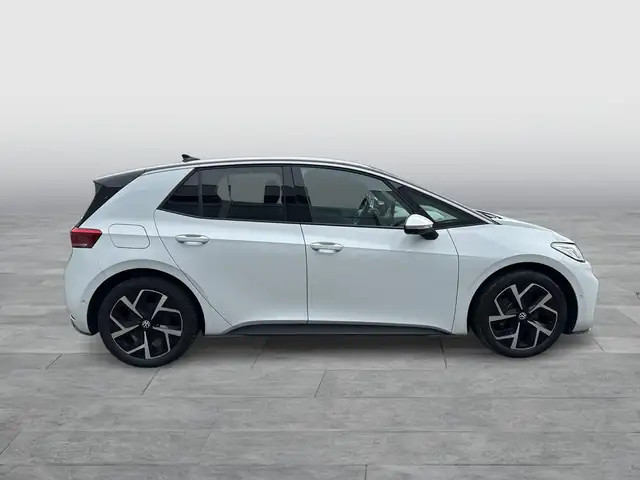 Volkswagen ID.3 view 6