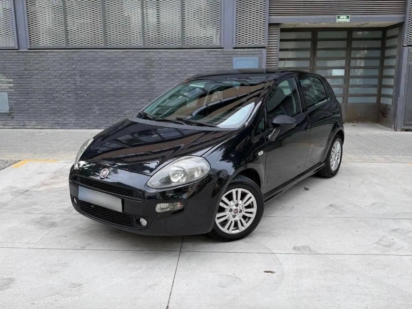 Fiat Punto 1.2 8v Easy 69 CV S&S · ITV 2027 · Distribución hecha Negro - 2