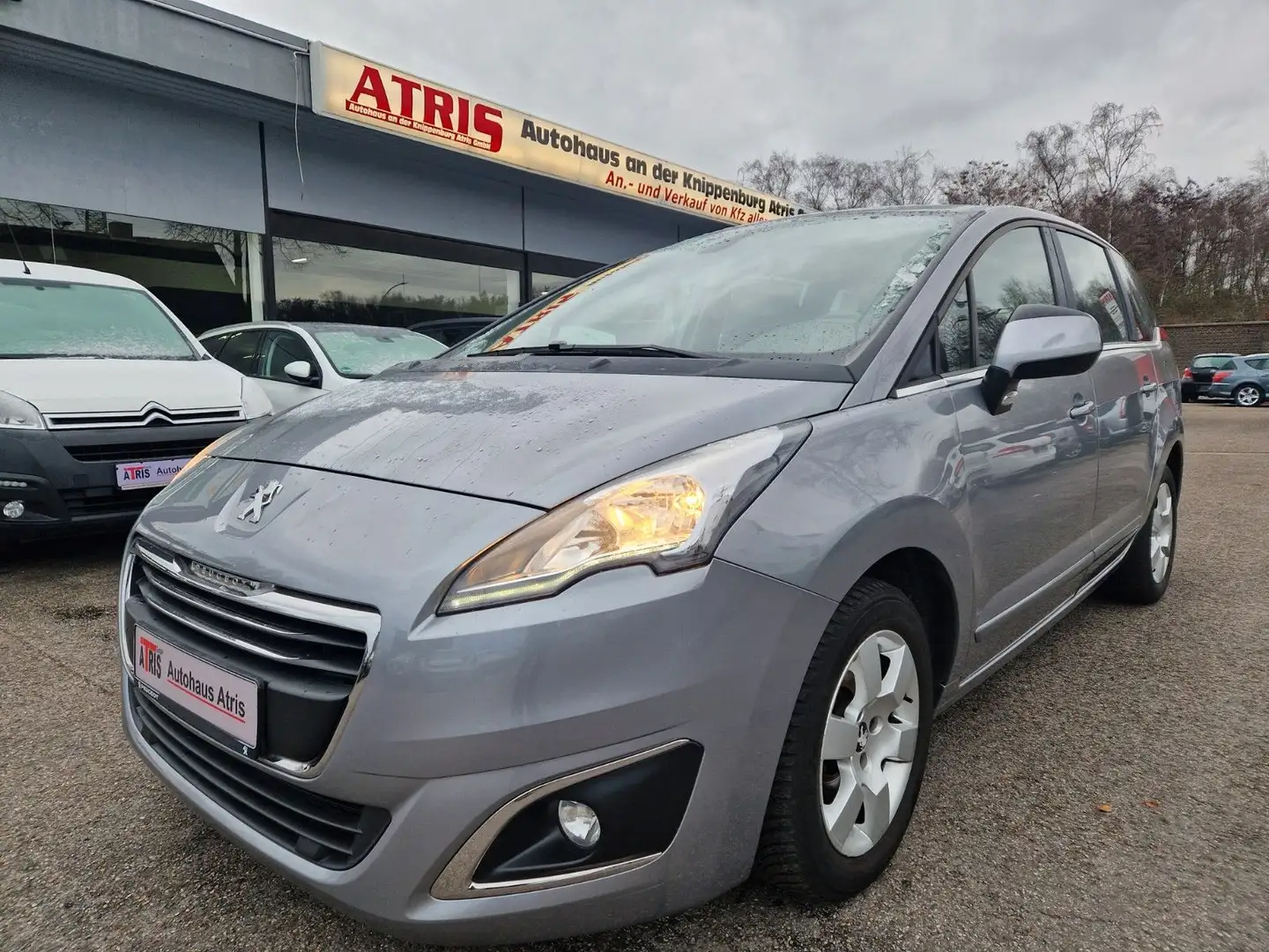 Peugeot 5008 Active 7-Sitzer Grau - 2