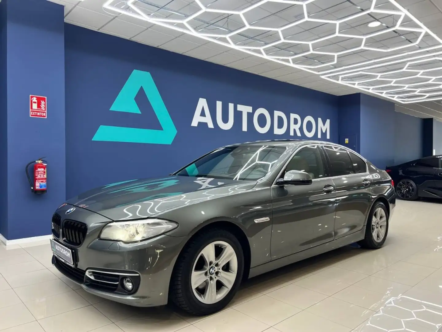 BMW 518 518d Серый - 1