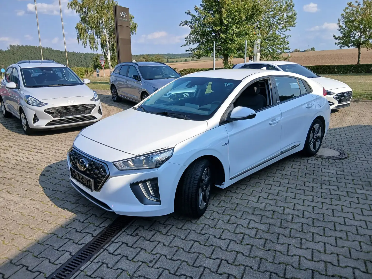 Hyundai IONIQ Hybrid 1.6 GDI Trend Sitzheizung / Lenkradheizung Weiß - 1
