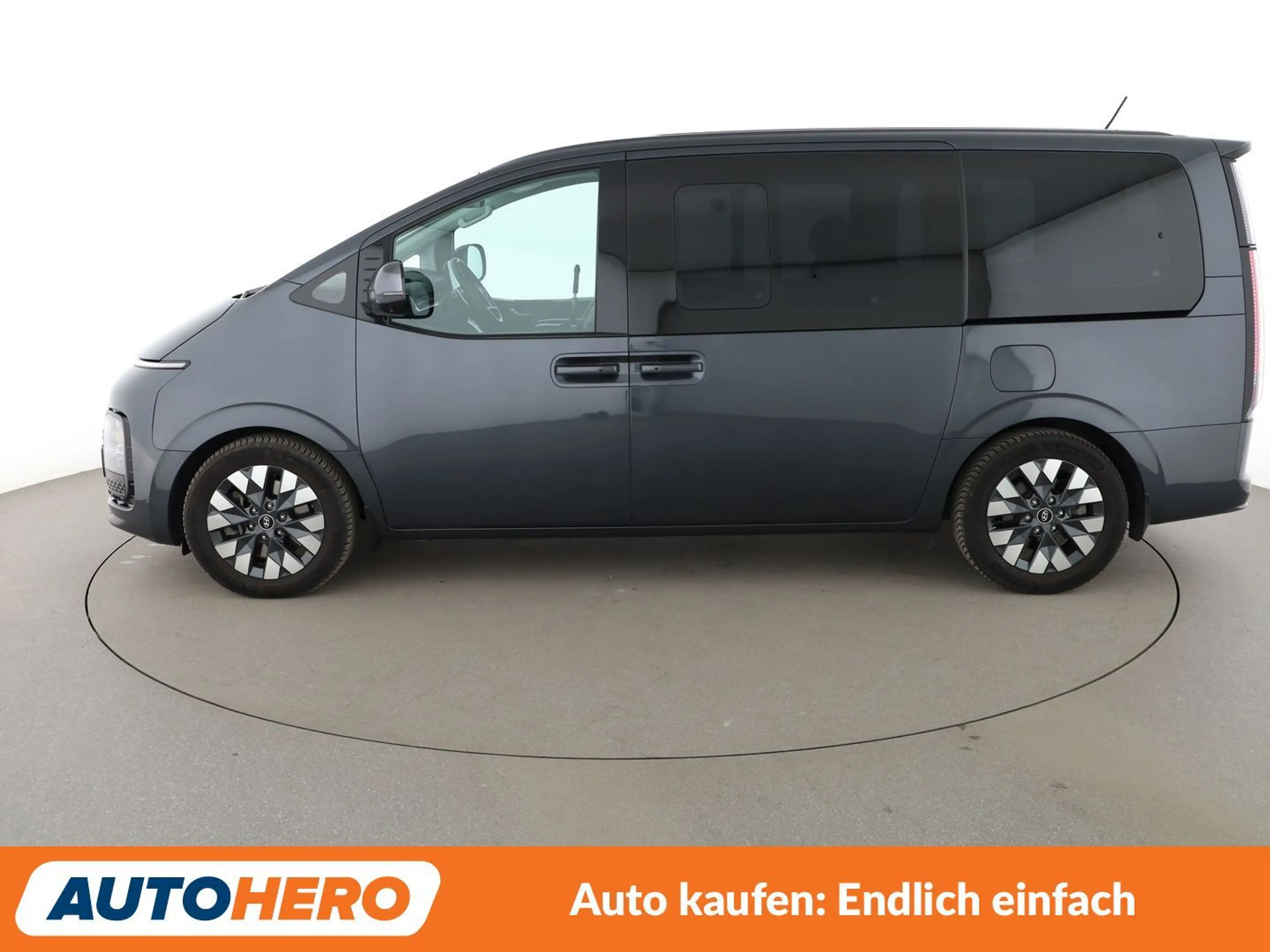 Hyundai STARIA 2.2 CRDi Signature 4WD Aut*NAVI*LED*ACC*CAM*AHK* — photo 3