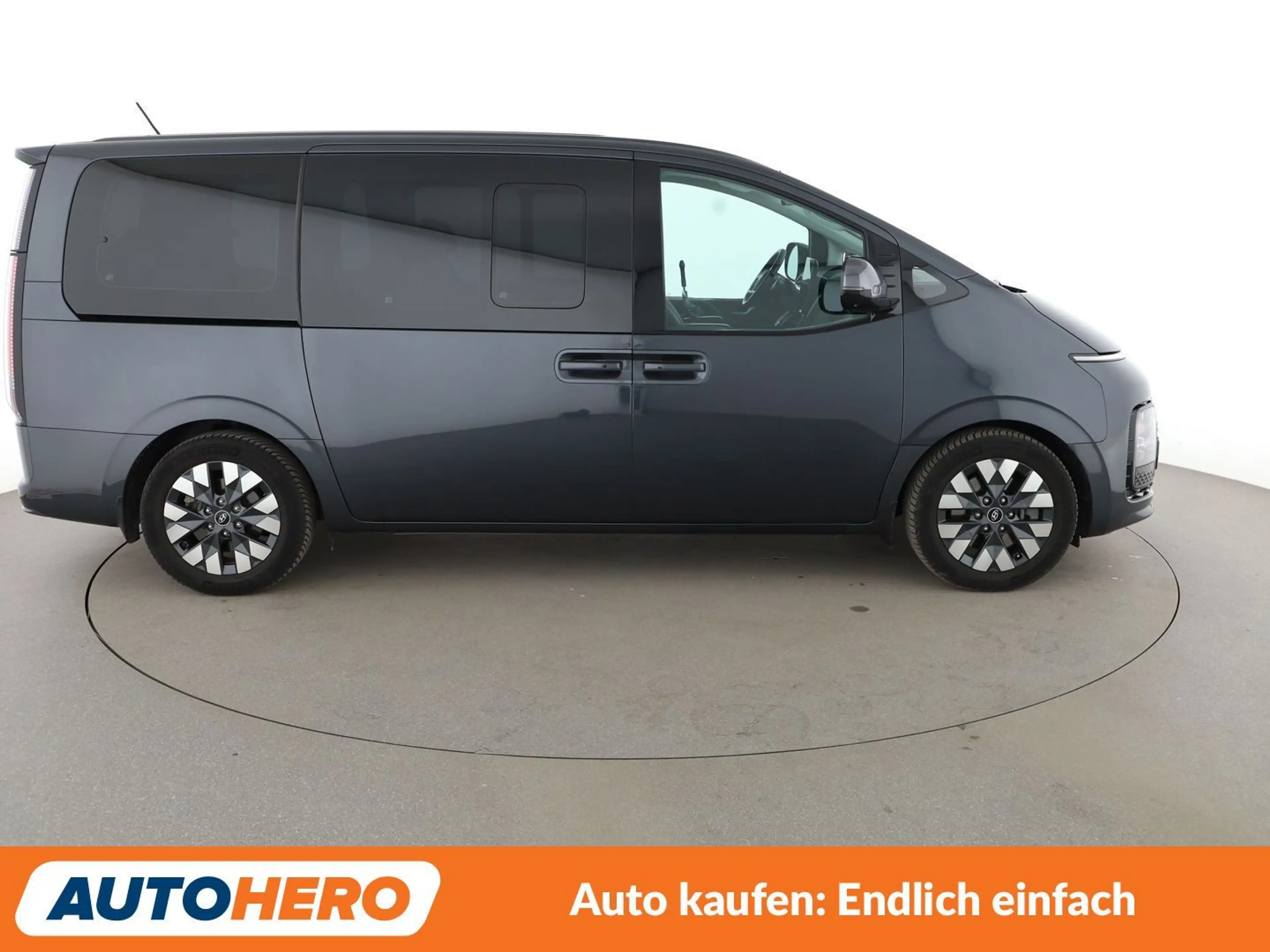 Hyundai STARIA 2.2 CRDi Signature 4WD Aut*NAVI*LED*ACC*CAM*AHK* — photo 7