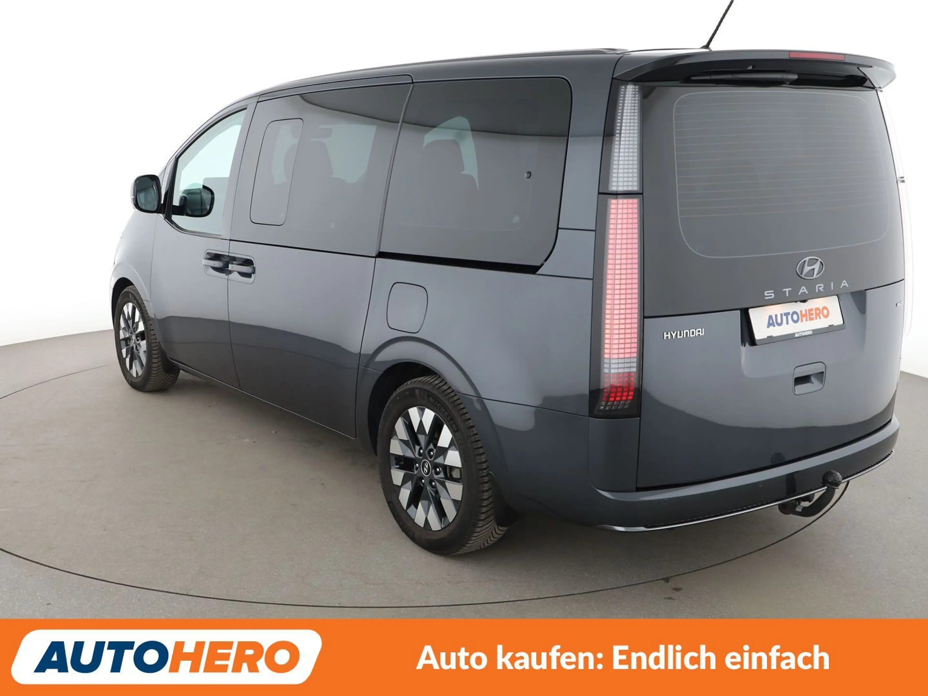Hyundai STARIA 2.2 CRDi Signature 4WD Aut*NAVI*LED*ACC*CAM*AHK* — photo 4
