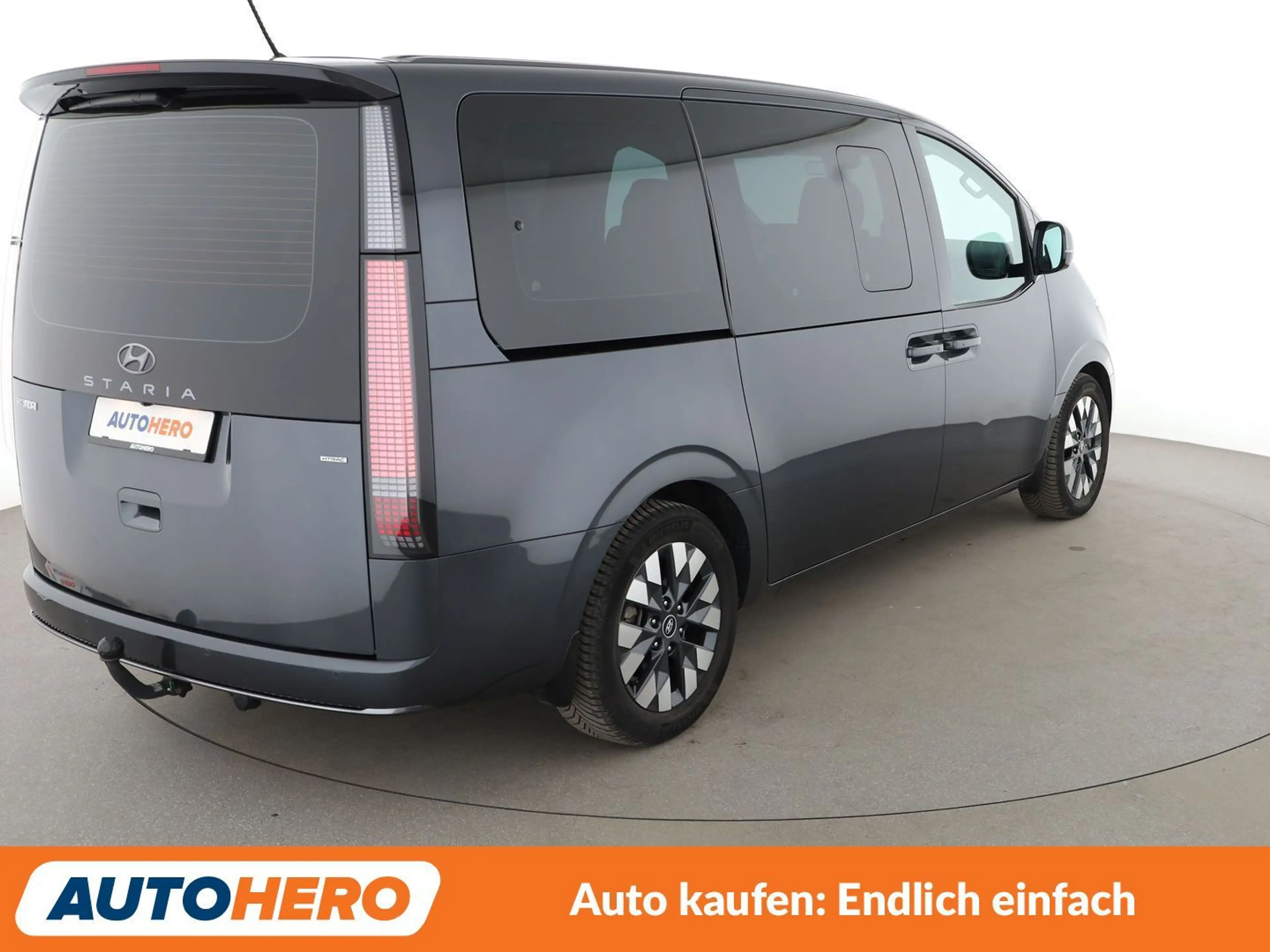 Hyundai STARIA 2.2 CRDi Signature 4WD Aut*NAVI*LED*ACC*CAM*AHK* — photo 6