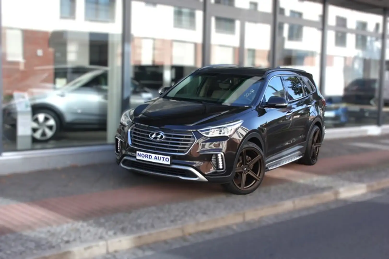 Hyundai Grand Santa Fe 2.2 CRDi 4x4 7SITZE Leder/Navi Bruin - 2
