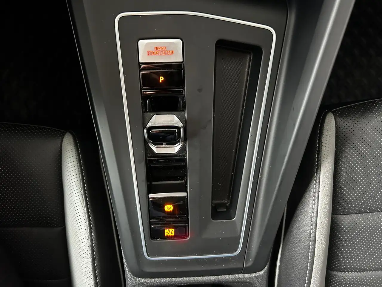Volkswagen Golf Standard Model — photo 17