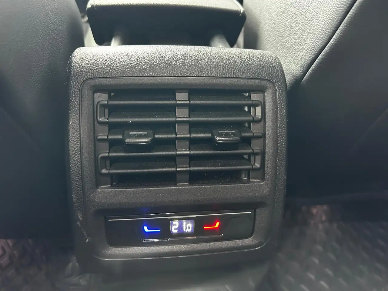 Volkswagen Golf Standard Model — photo 8