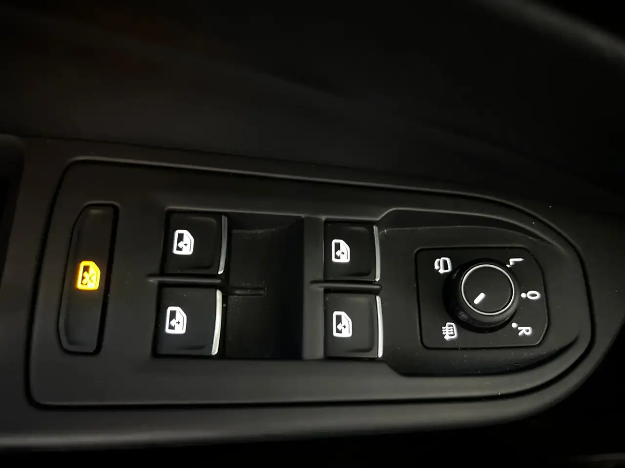Volkswagen Golf Standard Model — photo 26