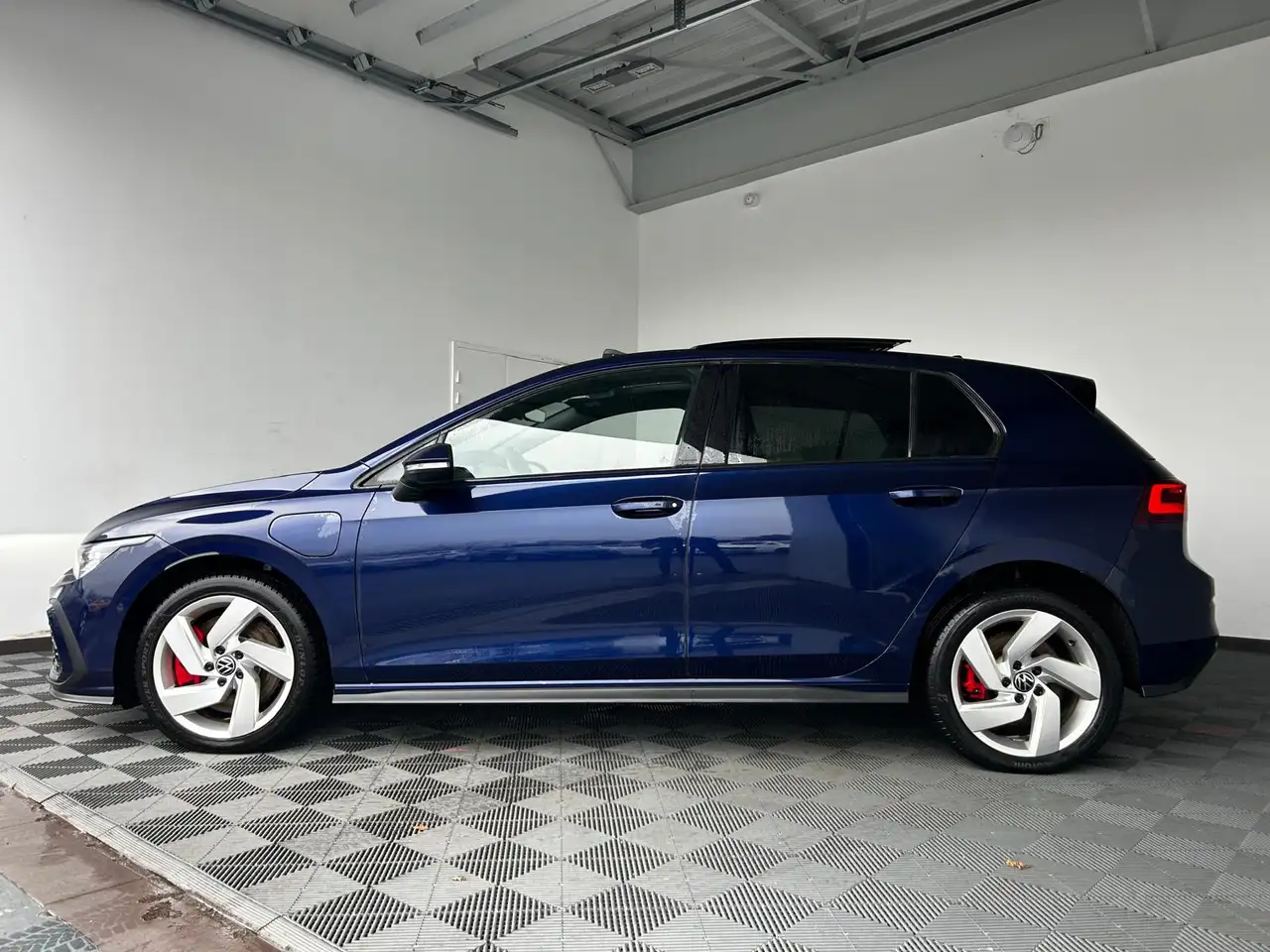 Volkswagen Golf Standard Model — photo 2