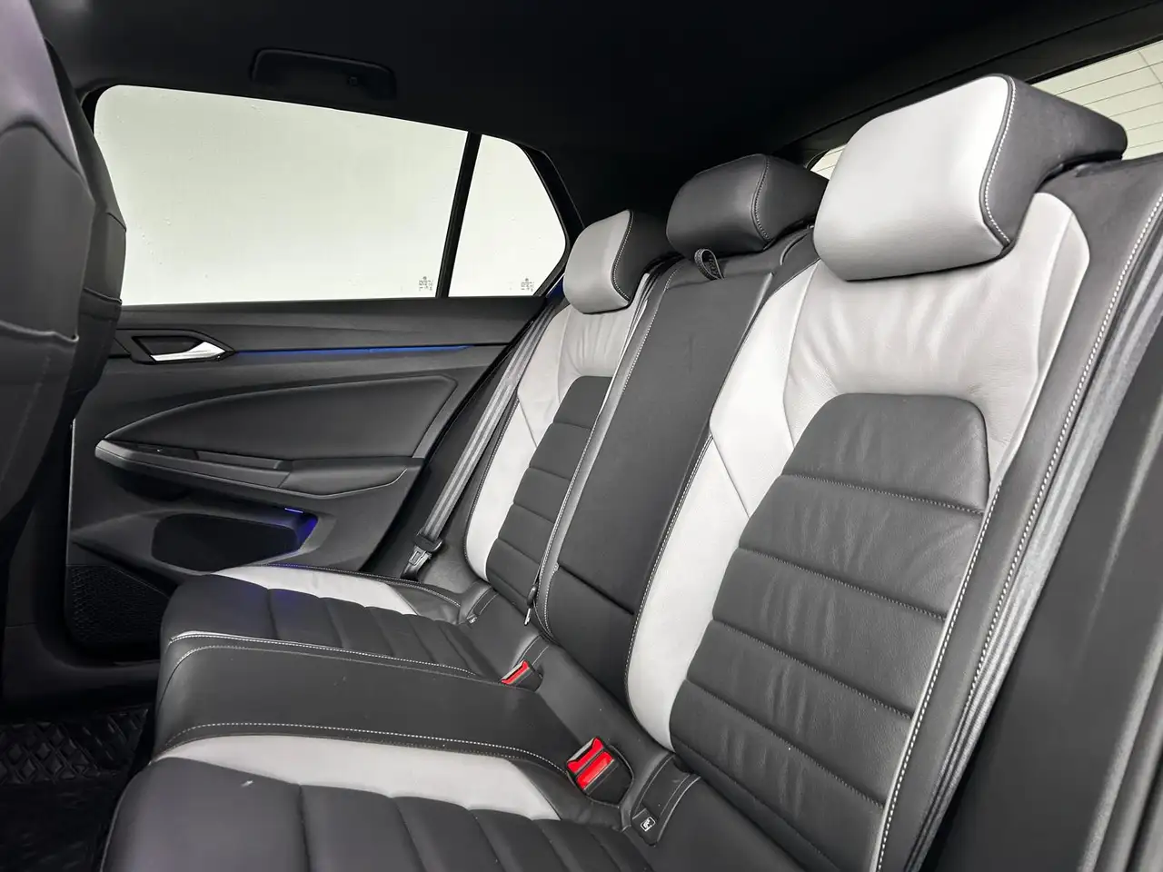 Volkswagen Golf Standard Model — photo 19