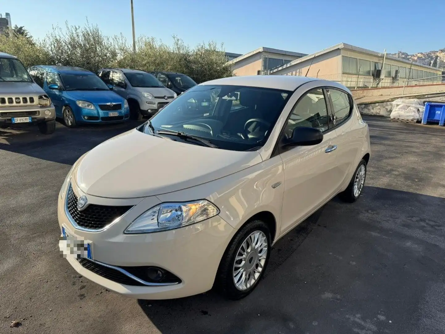 Lancia Ypsilon 1.2 69 CV 5 porte GPL Ecochic Silver ANCONA Beige - 1
