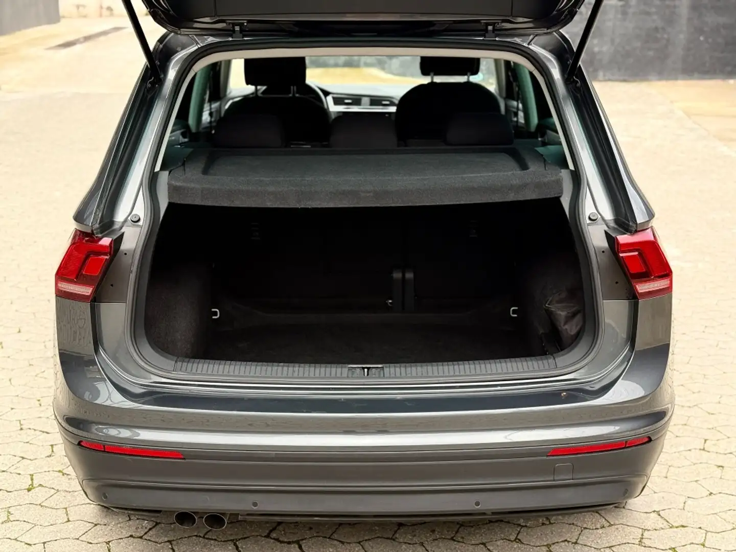 Volkswagen Tiguan 2.0TDI Advance DSG 110kW Plateado - 2