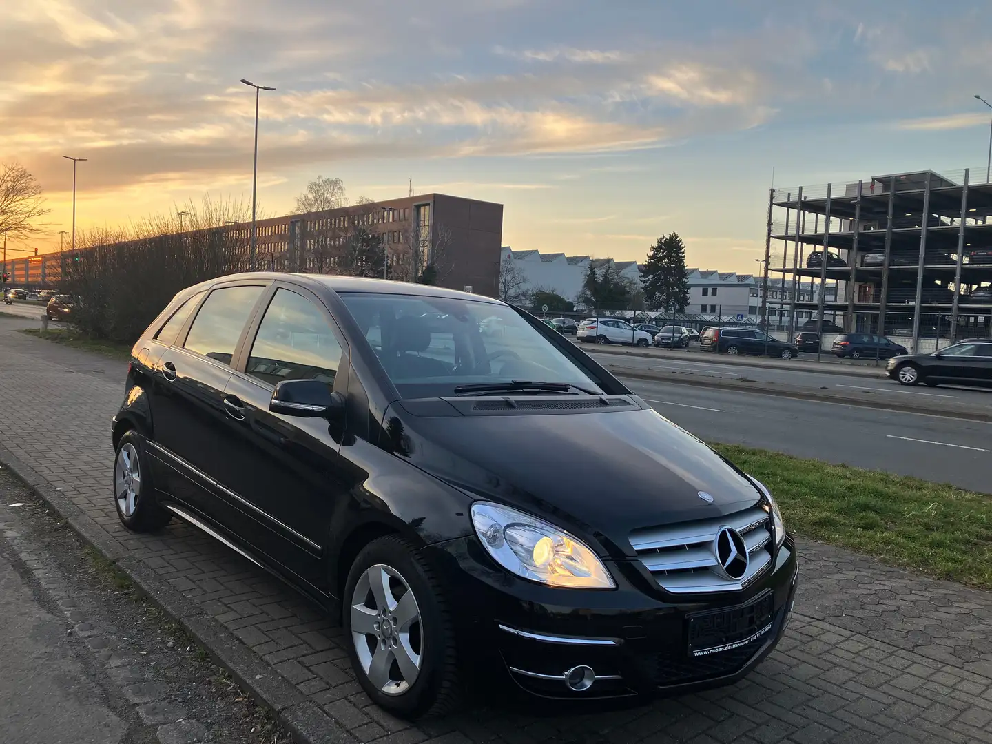 Mercedes-Benz B 180 Klima/PDC/Automatik 44600 km Schwarz - 1
