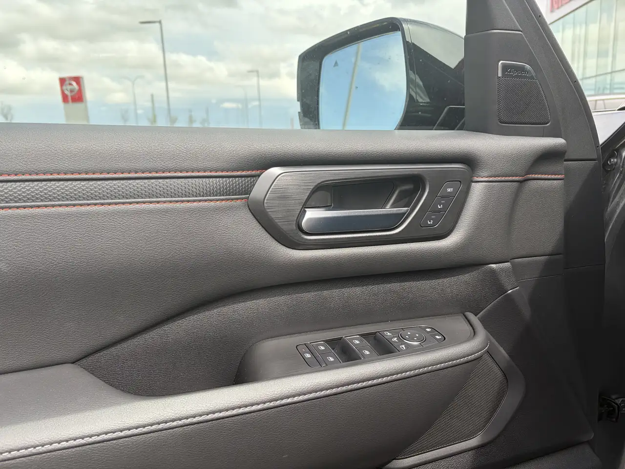 Nissan Armada снимка Nissan Armada