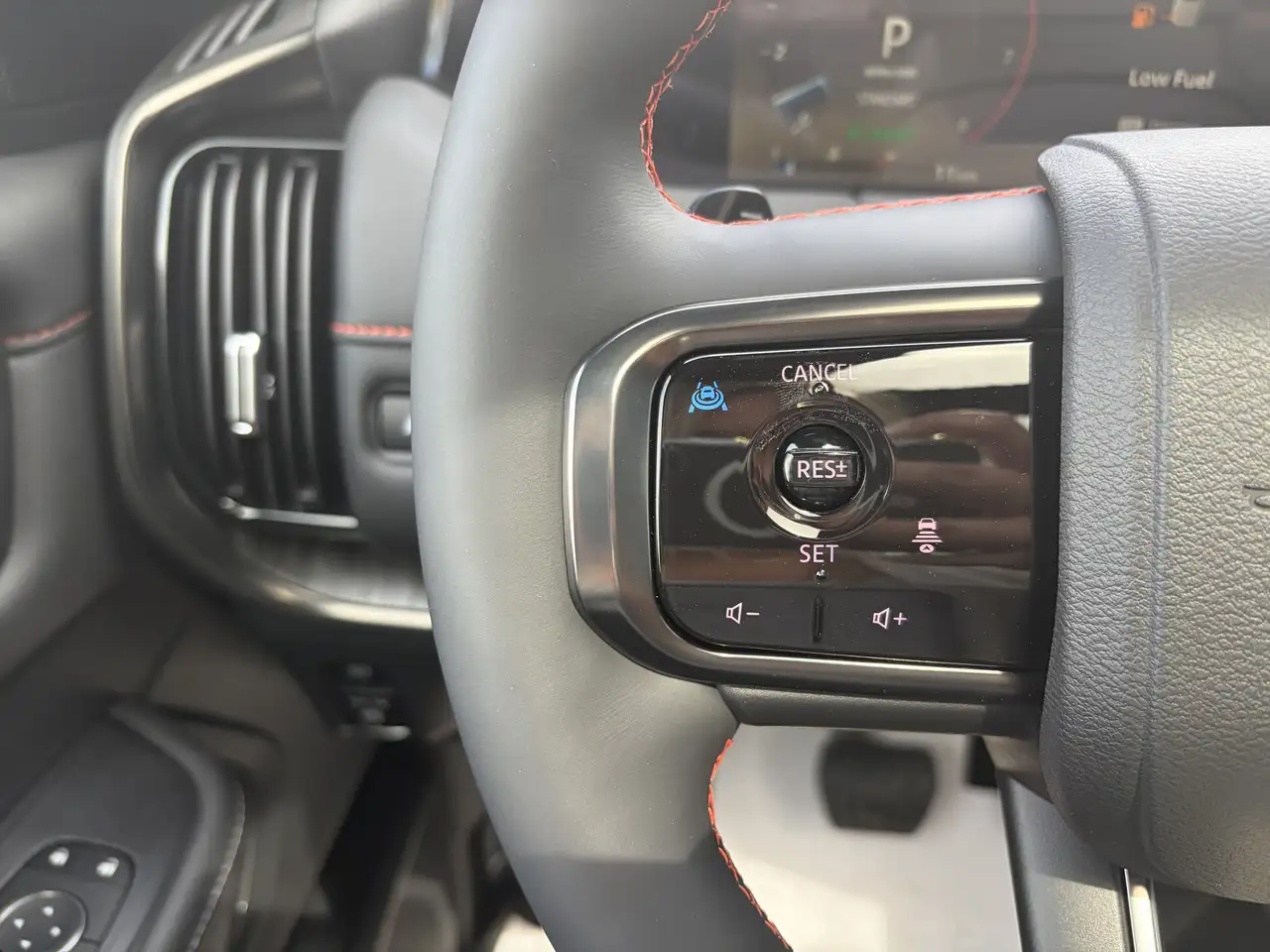 Nissan Armada снимка Nissan Armada